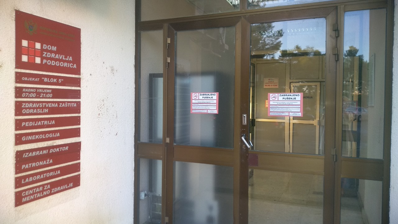 Na zdravstvenim objetima Doma zdravlja Podgorica postavljene naljepnice o zabrani pušenja